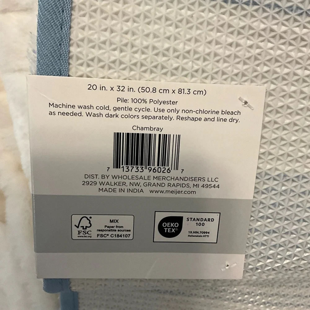 ROOM & RETREAT Blue & White Striped Bath Non-Slip Rug 20” x 32” NWT